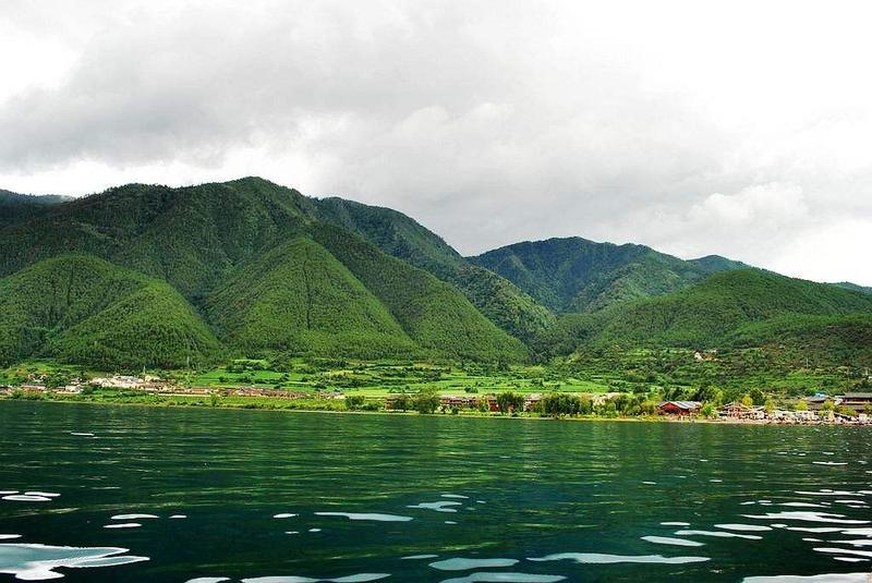 泸沽湖2.jpg