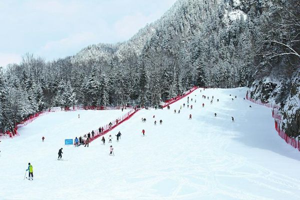 九华山庄滑雪场图片